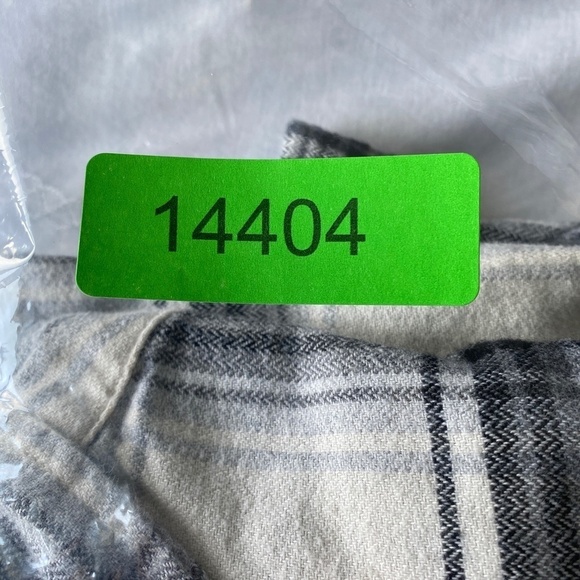 GAP Women's White/Black Plaid Long Sleeve Flannel Button Up Shirt - Picture 9 of 9